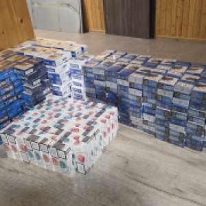 Peste 10.000 de ţigarete ascunse printre pijamele, descoperite de către polițiștii de frontieră constănțeni