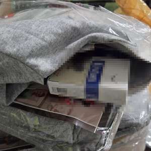 Peste 10.000 de ţigarete ascunse printre pijamele, descoperite de către polițiștii de frontieră constănțeni