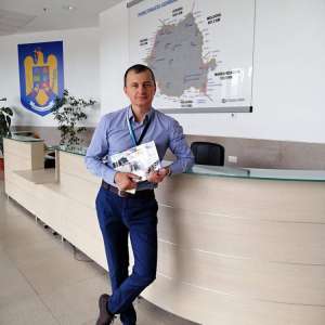 Am scris 24 de ani despre alții. Acum scriu despre mine.