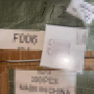 Bunuri contrafăcute, în valoare de aproximativ un milion de lei, descoperite de polițiștii de frontieră constănțeni împreună cu reprezentanți ai Biroului Vamal de Frontieră Constanța