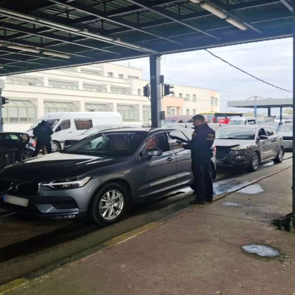 Agent refrigerant, descoperit &icirc;ntr-un autoturism la PTF Albița