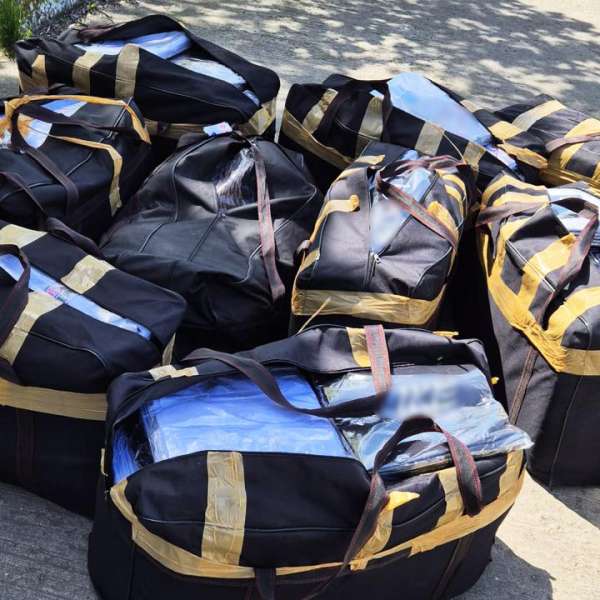 Acțiuni tip BLITZ la Giurgiu: produse contrafăcute &icirc;n valoare de 1 milion de lei, descoperite de polițiștii de frontieră