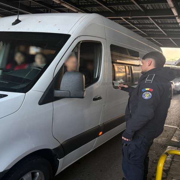 Transportul de documente false constituie infracţiune