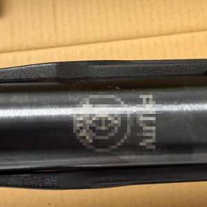 Arme cu aer comprimat şi 400 de bucăţi de proiectile descoperite într-un colet, de poliţiştii de frontieră de la Aeroportul Cluj