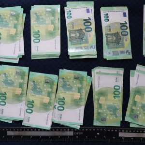 Percheziții domiciliare la Poienile de Sub Munte – cetățean român reținut pentru trafic de migranţi