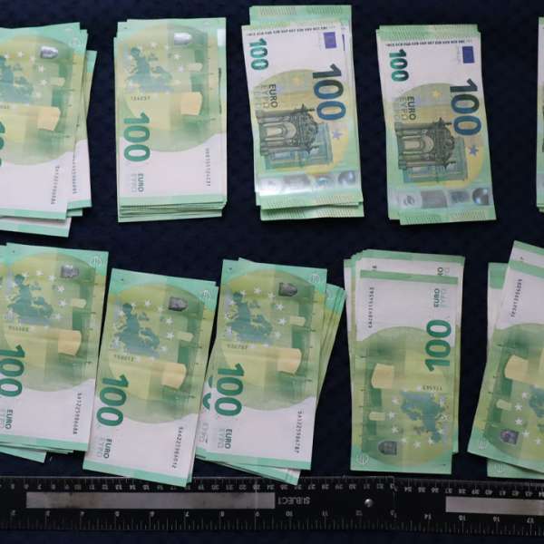 Percheziții domiciliare la Poienile de Sub Munte &ndash; cetățean rom&acirc;n reținut pentru trafic de migranţi