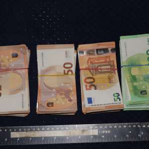 Percheziții domiciliare la Poienile de Sub Munte – cetățean român reținut pentru trafic de migranţi