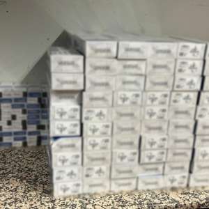 Aproximativ 80.000 de țigarete şi 20 kg de tutun, descoperite în bagajele a doi pasageri la Aeroportul Otopeni