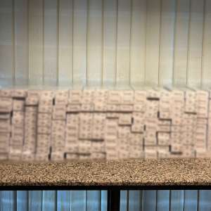 Aproximativ 80.000 de țigarete şi 20 kg de tutun, descoperite în bagajele a doi pasageri la Aeroportul Otopeni