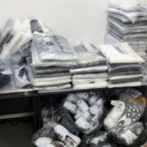 ACŢIUNI BLITZ: mii de bunuri contrafăcute și țigarete fără documente legale, descoperite de polițiștii de frontieră