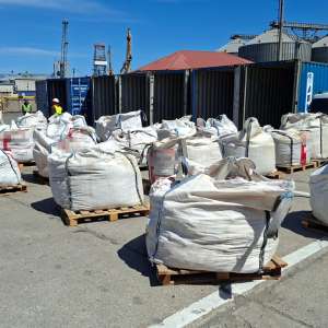 Poliţiştii de frontieră au descoperit 165 de tone de deșeuri în Portul Constanța