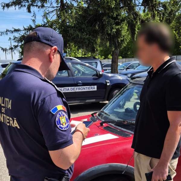 Cetățean depistat &icirc;n trafic de polițiștii de frontieră cu permis de conducere fals