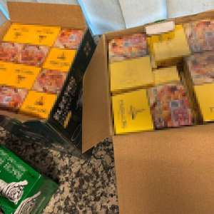Contrabandă cu tutun la Aeroportul Otopeni: sute de pachete de țigări și tutun vrac, descoperite în cutii de dulciuri și electronice