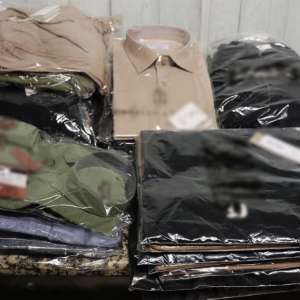 Sute de articole contrafăcute și 3.200 de țigarete, descoperite în bagajele a patru pasageri la Aeroportul Otopeni