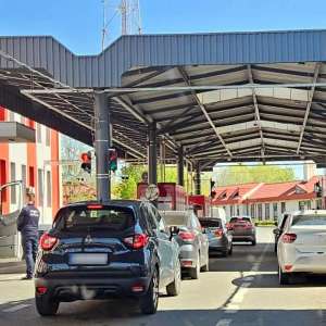 Autoturism cu numere provizorii din Germania, fără drept de circulaţie în România