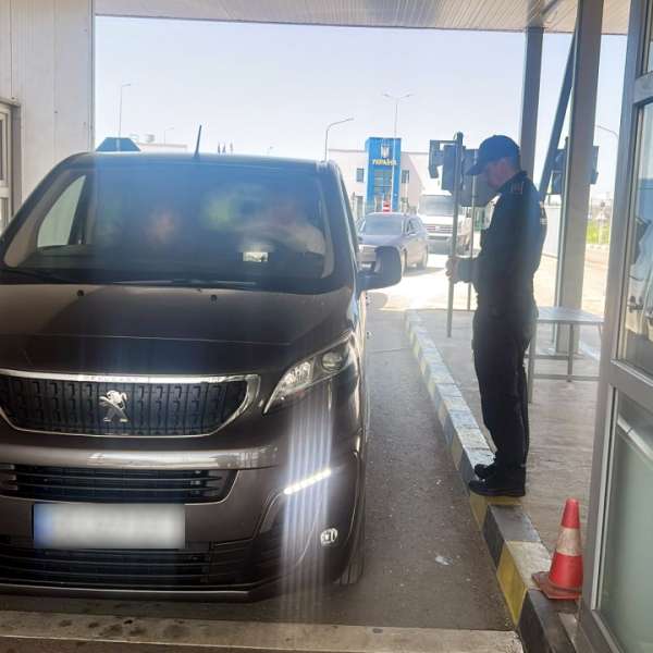 Permis de conducere ucrainean fals, descoperit asupra unui bărbat la intrarea &icirc;n țară