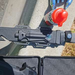 Armă cu aer comprimat și accesorii, descoperite de către poliţiştii de frontieră de la Nădlac