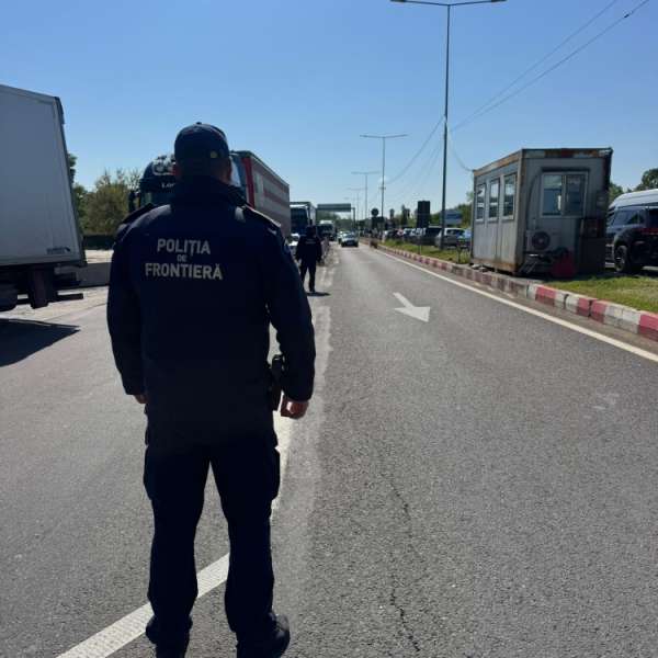 Permis de conducere fals, descoperit de poliţiştii de frontieră doljeni