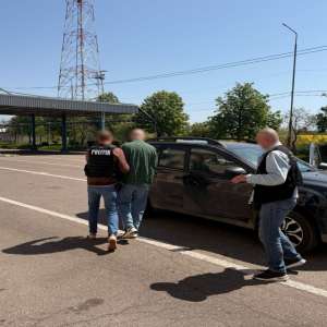 Cetăţean moldovean căutat pentru omoruri, depistat în PTF Albița
