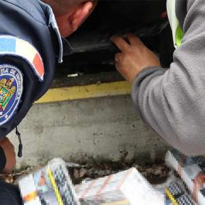 Locașuri ingenioase de ascundere a țigaretelor, descoperite de polițiștii de frontieră la Calafat: peste 21.000 de țigarete confiscate