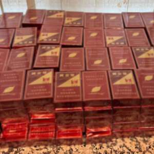 Aproximativ 20.000 de țigarete nedeclarate, descoperite pe Aeroportul Otopeni în bagajele de cală ale unor cetăţeni vietnamezi şi chinezi