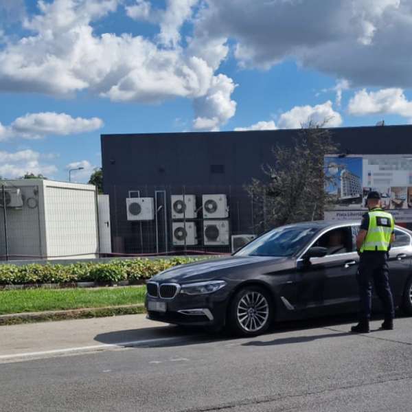 Mașină fără drept de circulație oprită &icirc;n Satu Mare