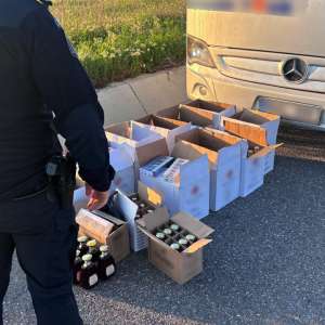 Surprize la controlul polițiștilor de frontieră: autocar plin cu alcool fără documente