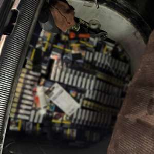 Acțiuni BLITZ: peste 100.000 de țigarete ascunse, unele pe corpul unui cetățean român, și bunuri susceptibile a fi contrafăcute scoase din circuitul ilegal de polițiștii de frontieră