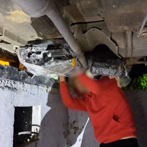 Componente de autoturism ascunse în locuri inedite, confiscate la frontieră