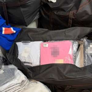 Articole vestimentare susceptibile a fi contrafăcute, în valoare de aproximativ un milion de lei, confiscate de către poliţiştii de frontieră constănțeni