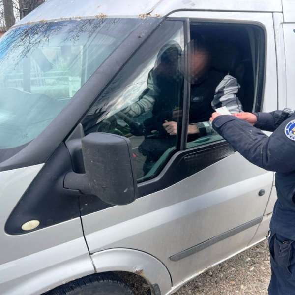 Cetățean român depistat în trafic conducând un ansamblu rutier, fără drept
