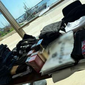 Peste 100 de articole vestimentare și parfumuri, în valoare de peste 100.000 de lei, confiscate de poliţiştii de frontieră la Mangalia