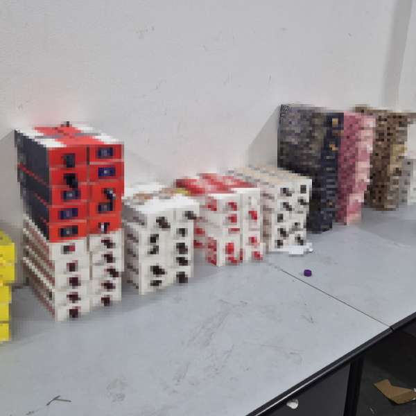 Peste 4.200 de produse susceptibile a fi contrafăcute și peste 30.000 de țigarete cu timbru bulgăresc, descoperite de polițiștii de frontieră &icirc;n cadrul acțiunii CLEAN BORDER III SUD