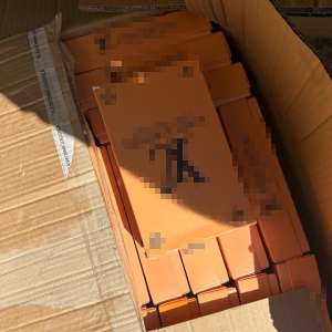 Articole vestimentare susceptibile a fi contrafăcute, în valoare de aproximativ 950.000 de lei, confiscate de poliţiştii de frontieră arădeni