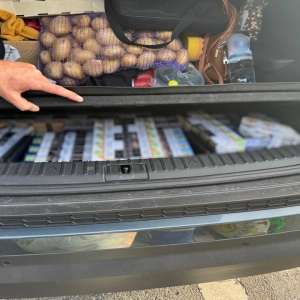 Țigarete și motorină de contrabandă descoperite ascunse în portbagajul unui autoturism, la controlul de frontieră