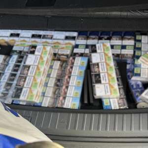 Țigarete și motorină de contrabandă descoperite ascunse în portbagajul unui autoturism, la controlul de frontieră