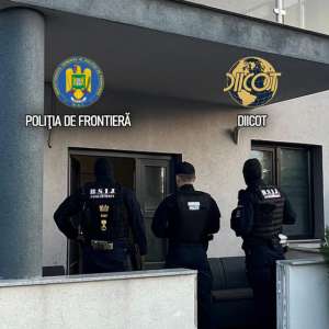 Culturi in-door de canabis descoperite de polițiștii de frontieră. O persoană arestată și una sub control judiciar