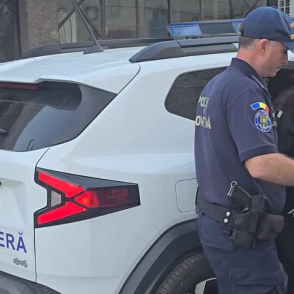 Persoană urmărită internațional, depistată de polițiștii de frontieră doljeni
