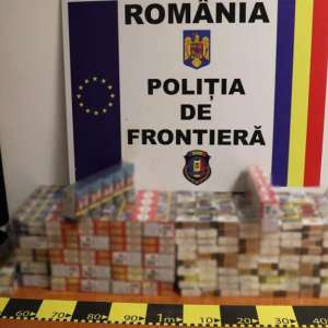 Actiuni BLITZ: țigarete ascunse în plafonul unui microbuz și în locașul destinat roții de rezervă, descoperite împreună cu bunuri susceptibile a fi contrafăcute