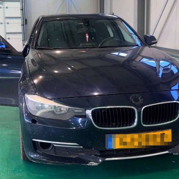 Autoturism în valoare de 90.000 de lei, oprit la ieșirea din țară