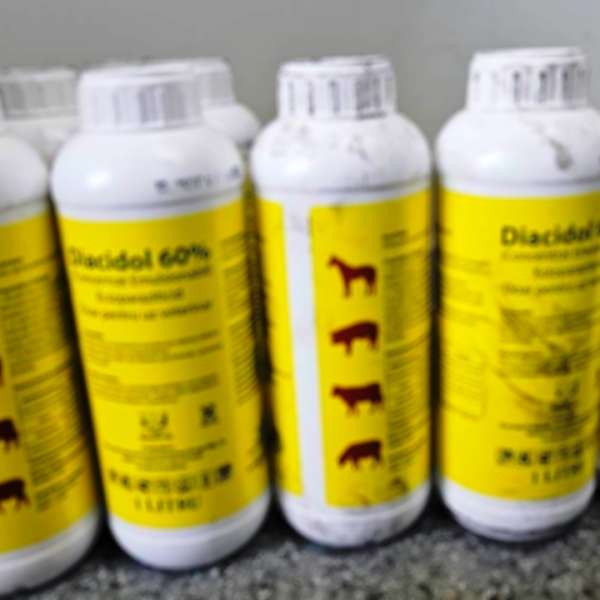 Tentativă la contrabandă cu insecticid pentru uz veterinar oprită de polițiștii de frontieră