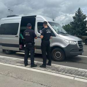 Permis fals și conducere cu permisul suspendat – fapte constatate de polițiștii de frontieră sătmăreni