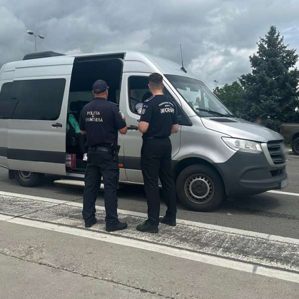 Permis fals și conducere cu permisul suspendat &ndash; fapte constatate de polițiștii de frontieră sătmăreni