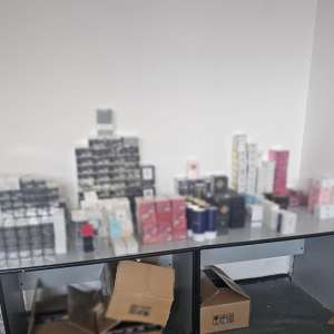 Aproape 800 de produse de parfumerie, susceptibile a fi contrafăcute, descoperite de polițiștii de frontieră din cadrul ITPF Giurgiu