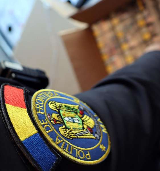 Peste 230.000 de țigarete ascunse &icirc;ntr-un palet cu butelii de izobutan, &nbsp;descoperite de polițiștii de frontieră la Calafat
