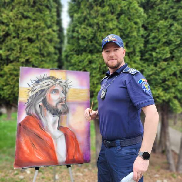 Polițistul de frontieră care unește disciplina legii cu libertatea artei