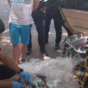 Cinci persoane arestate preventiv pentru trafic de droguri de risc și mare risc