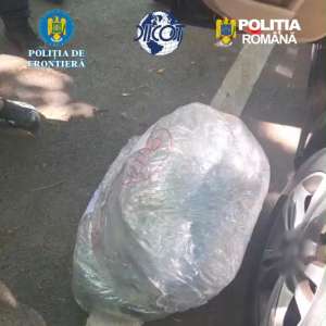 Cinci persoane arestate preventiv pentru trafic de droguri de risc și mare risc