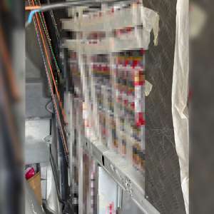 Peste 50.000 de țigarete ascunse în pereții unui microbuz și intr-un autocar, descoperite de polițiștii de frontieră