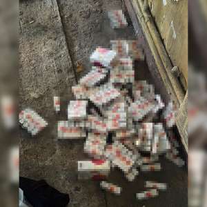 Peste 50.000 de țigarete ascunse în pereții unui microbuz și intr-un autocar, descoperite de polițiștii de frontieră